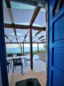 an open door to a patio with a table and chairs at Villa Robinson in Tkon