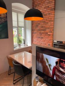 TV a/nebo společenská místnost v ubytování Apartament Hania