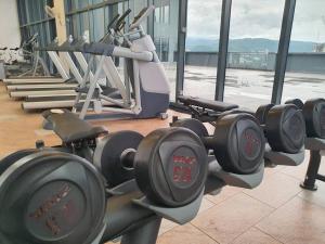 Fitness centrum a/nebo fitness zařízení v ubytování KLCC 6pax family studio wi-fi