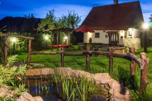 Vonkajšia záhrada v ubytovaní Holiday Home Gorski Lazi