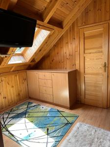 a room with a tv and a stained glass floor at Mazury na Śląsku - Dom Wakacyjny z basenem in Boguchwałowice