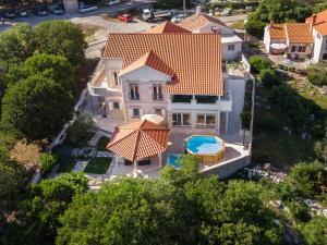 Bazén v ubytování Holiday Home Rajna nebo v jeho okolí