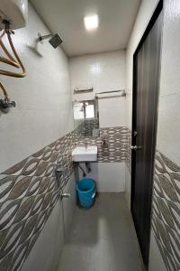 a bathroom with a sink and a mirror at Hotel Mahi in Mumbai
