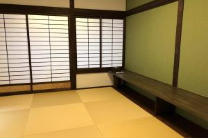 a room with a bench and windows in a room at 宮島 玖波宿 - GR Residence Kuba inn - 