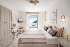 Postel nebo postele na pokoji v ubytování Nafsika Villas Apartments