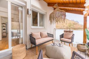 a living room with two chairs and a couch at revLIVING Forest Hill Residence Krems-Stein inklusive Parkplatz in Krems an der Donau