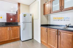 Cucina o angolo cottura di Fully Furnished 1 Bed in JLT, Hosted by Desert City Stays