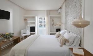 Cama ou camas em um quarto em Erato Hotel Mykonos