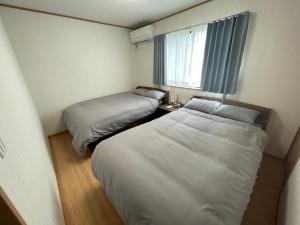 Rúm í herbergi á The Ritz Okinawa Kise 2-Free parking for 2 cars, 3LDK, 2 bathrooms