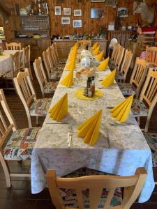 a long table with yellow umbrellas on it at Albergo Scoiattolo in Tret