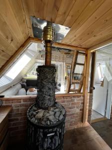 a small outdoor stove in the middle of a house at Nordicstay Noarootsi Saunahouse in Paslepa