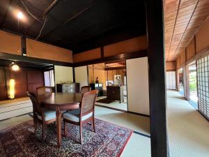 Posezení v ubytování Guest House Shimoze Agematsu