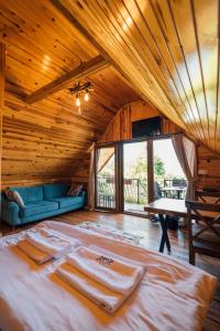 a living room with a large bed in a wooden ceiling at Babil Bungalow Boutique Hotel in Kartepe