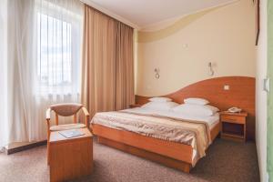 A bed or beds in a room at Granada Conference, Wellness and Sport Hotel