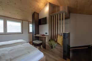 a bedroom with two beds and a desk in it at Ländleapartments in Höchst