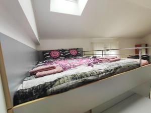 Posteľ alebo postele v izbe v ubytovaní Lavanda apartment