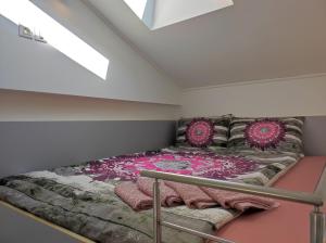 Posteľ alebo postele v izbe v ubytovaní Lavanda apartment