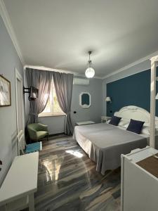 A bed or beds in a room at B&B Ponza Suite
