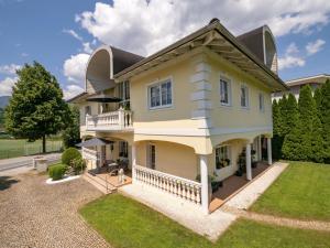 - une vue sur l'extérieur d'une maison dans l'établissement Ferienwohnung Luna, à Wörgl