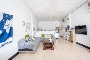 TV a/nebo společenská místnost v ubytování Utopia Hostel