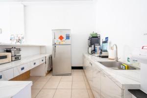 Kuchyň nebo kuchyňský kout v ubytování Utopia Hostel