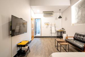 TV a/nebo společenská místnost v ubytování Utopia Hostel