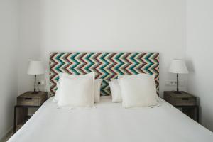 เตียงในห้องที่ Numa Seville Molina +52 ภาพ