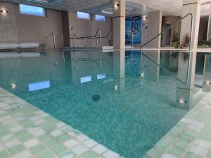 The swimming pool at or close to Granada Conference, Wellness and Sport Hotel