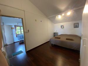 Postel nebo postele na pokoji v ubytování Perfect little house onthe beach (C1)