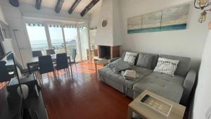 A seating area at Villa Mediterraneo