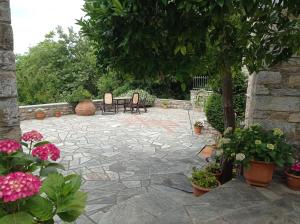 Vonkajšia záhrada v ubytovaní Marina Traditional Stonehouse
