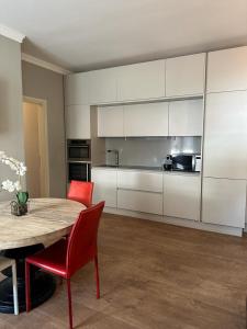 Een keuken of kitchenette bij CARDUCCI 3