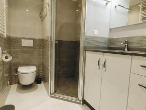 Koupelna v ubytování Nerja Sun Apartments Casa Cipreses 5