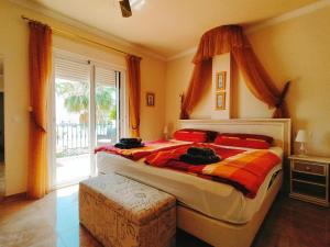 Postel nebo postele na pokoji v ubytování Nerja Sun Apartments Casa Cipreses 5