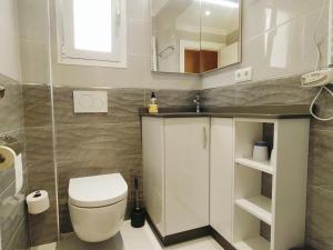 Koupelna v ubytování Nerja Sun Apartments Casa Cipreses 5