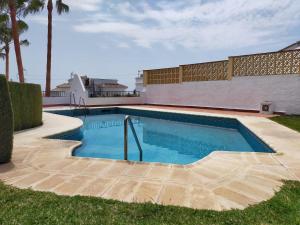 Bazén v ubytování Nerja Sun Apartments Casa Cipreses 5 nebo v jeho okolí