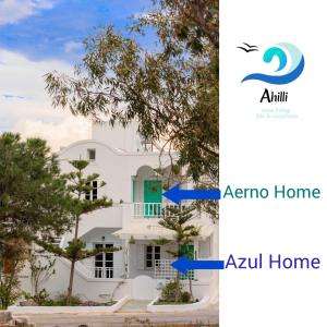 een wit huis met een blauwe deur en een aania huis bij Aerno Home & Azul Ηοme - Ahilli Slow Living in Kamari
