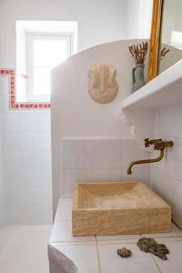 a bathroom with a wooden sink on a counter at Maison d'artistes - Pavillon Southway in Marseille