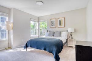 Giường trong phòng chung tại Sunnyvale 1BR w Gym Pool BBQ nr Apple SFO-896 +28 ảnh