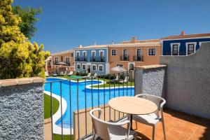 Piscina en o cerca de Occidental Pueblo Acantilado