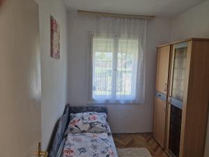 Posteľ alebo postele v izbe v ubytovaní reginavendeghaz