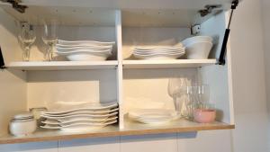 Fotografie z fotogalerie ubytování Ruhige, modern eingerichtete 2 Zimmer Wohnung im Untergeschoss eines Zweifamilienhauses v destinaci Hildrizhausen