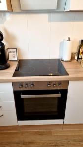 Fotografie z fotogalerie ubytování Ruhige, modern eingerichtete 2 Zimmer Wohnung im Untergeschoss eines Zweifamilienhauses v destinaci Hildrizhausen