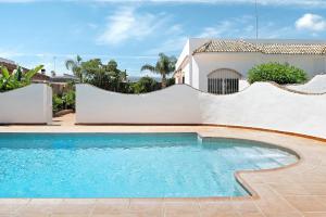 Πισίνα στο ή κοντά στο Chalet Fuente2 piscina común famila