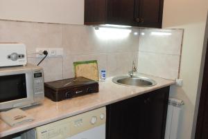 Kuchyň nebo kuchyňský kout v ubytování Apartments near metro Rustaveli