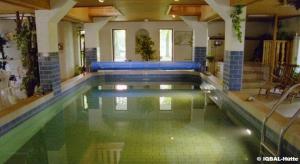 a large swimming pool in a large building at IQBAL Hütte - Luxus Zelt, Whirlpool extra in Beverstedt