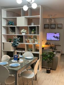 a dining room with a table and chairs at Mamaia Nord - Apartament Beach Resort in Mamaia Sat/Năvodari