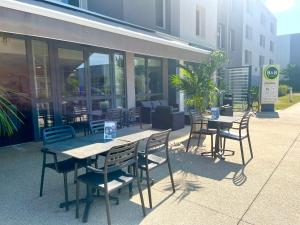 Veitingastaður eða matsölustaður á B&B HOTEL Lyon Aéroport Saint-Quentin-Fallavier