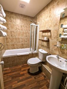 Koupelna v ubytování Brookside Hotel & Restaurant ,Suitable for Solo Travelers, Couples, Families, Groups Education trips & Contractors welcome