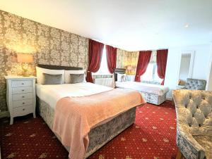 Postel nebo postele na pokoji v ubytování Brookside Hotel & Restaurant ,Suitable for Solo Travelers, Couples, Families, Groups Education trips & Contractors welcome